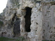 Σπηλιά στη σχολή του Αριστοτέλη