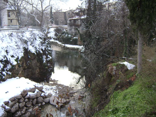 το ποτάμι της Αράπιτσας με χιόνι